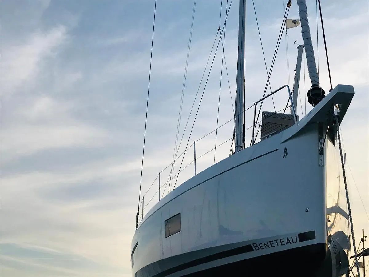 מלון סלוניקי Yacht Psari 0*,