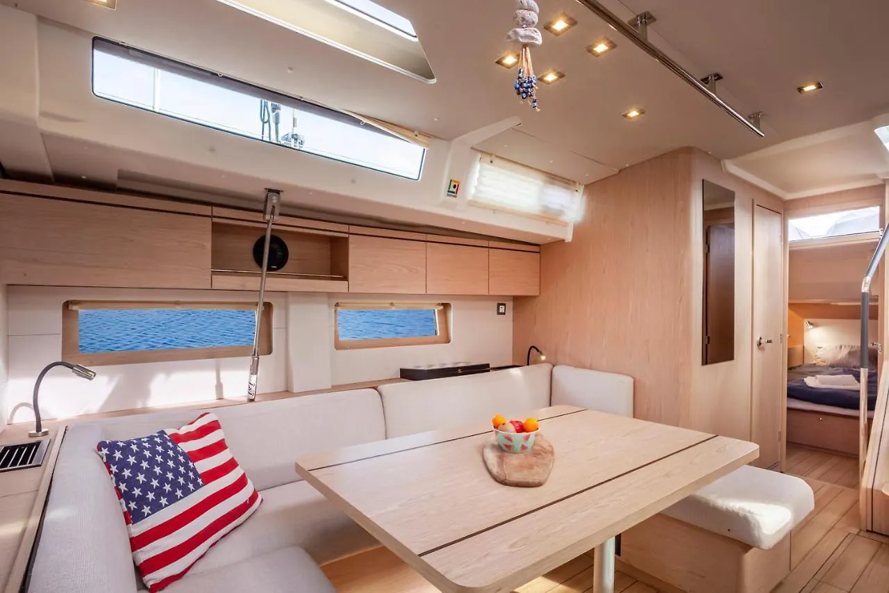 מלון סלוניקי Yacht Psari ספינת מלון