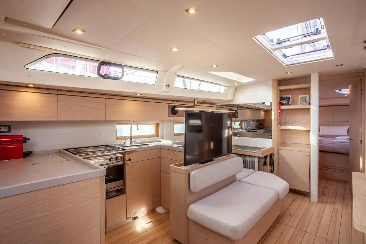 ספינת מלון מלון סלוניקי Yacht Psari